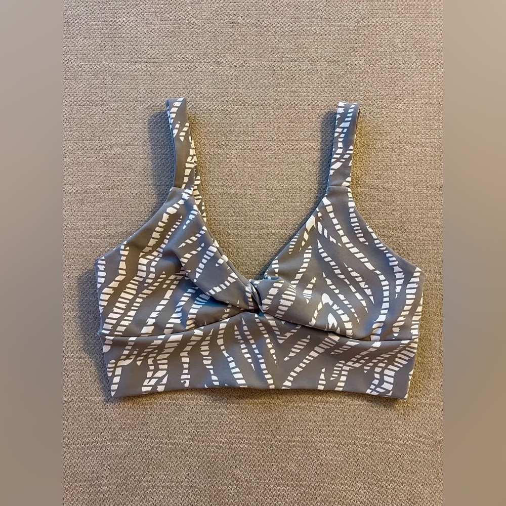 Vimmia Grey and White Longline Patterned Sports Bra